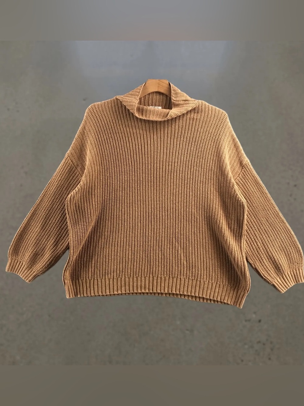 ♠️5/$25♠️American Eagle Outfitters Camel Chunky Knit Sweater